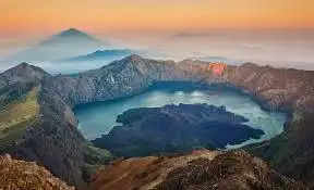Gunung Rinjani: Petualangan Tak Terlupakan di Lombok yang Bikin Kaki Gemetar tapi Hati Ambyar