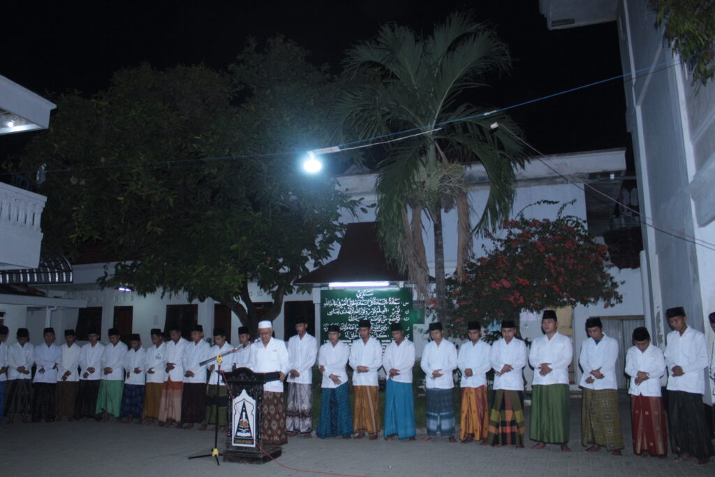 assirojiyyah.online, Sampang - Pondok Pesantren Assirojiyyah kembali menggelar pelantikan pengurus 