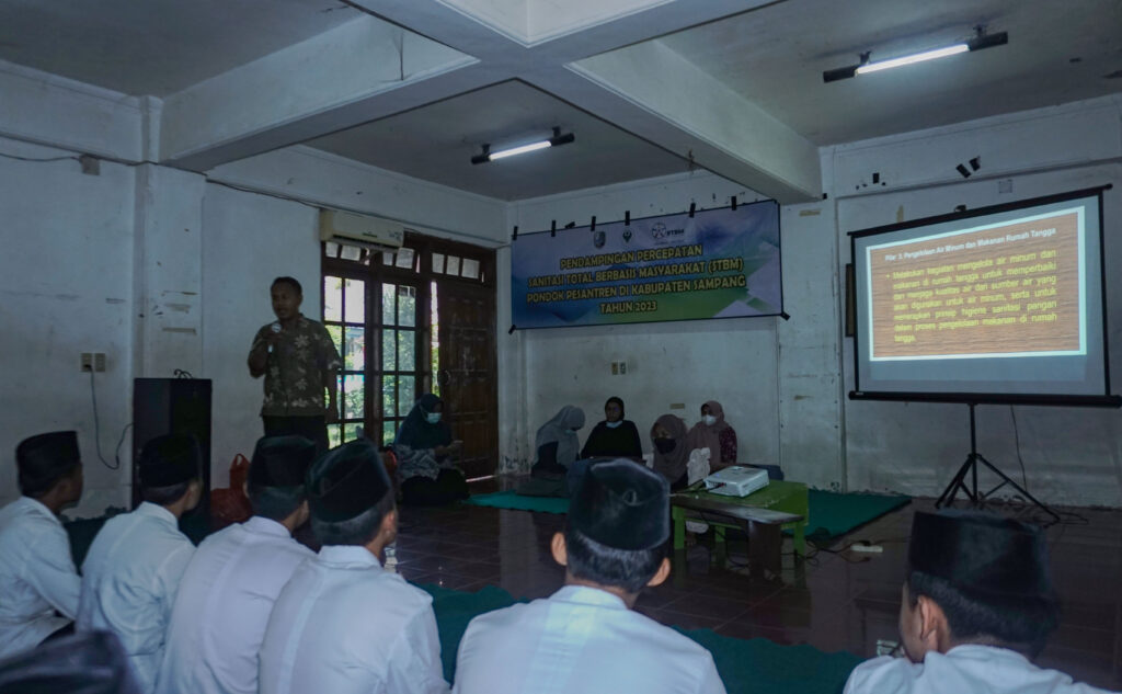 Penyuluhan Sanitasi Total Berbasis Masyarakat (STBM)