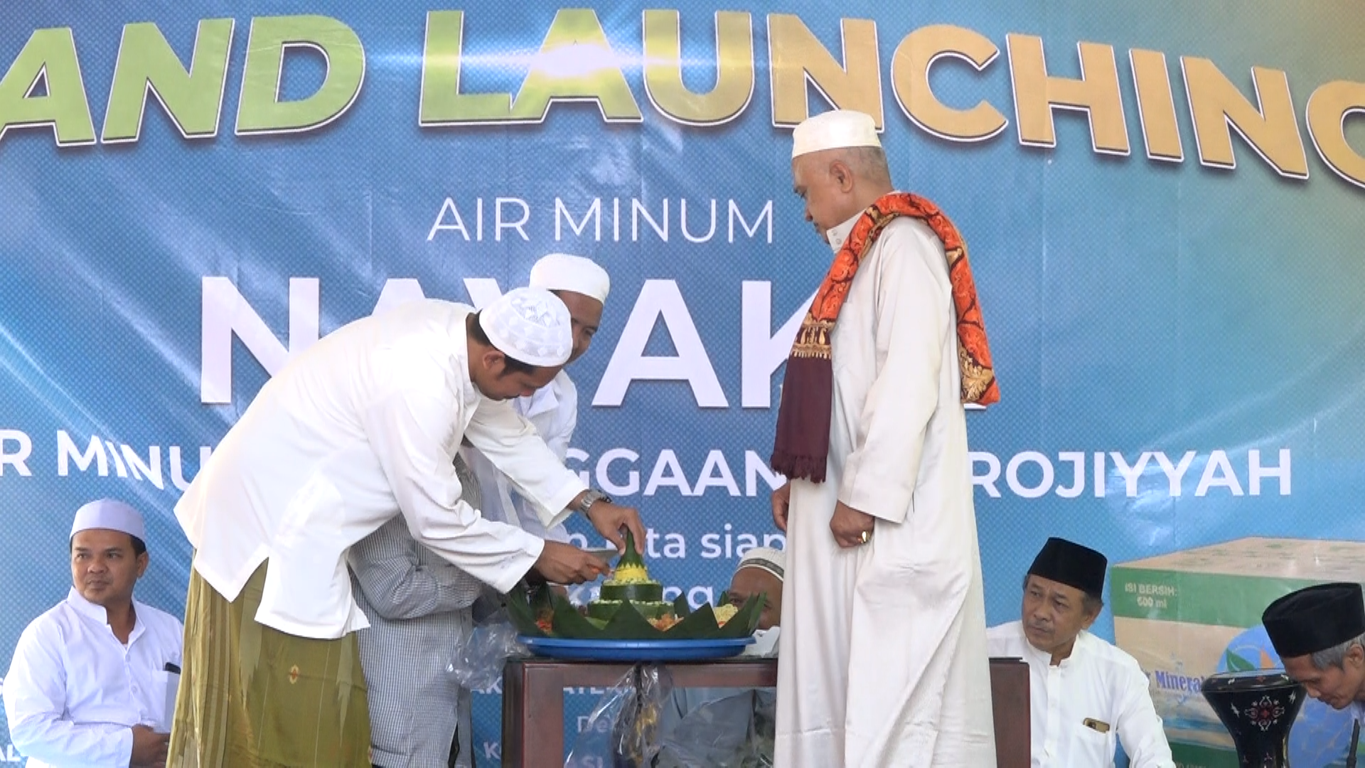 PONDOK PESANTREN ASSIROJIYYAH RESMI MELUNCURKAN PRODUK AIR MINERAL