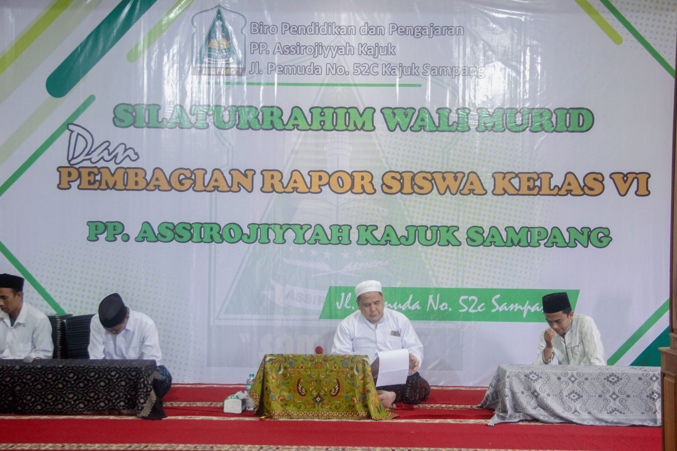 PENGAMBILAN RAPOR KELAS VI BERJALAN LANCAR