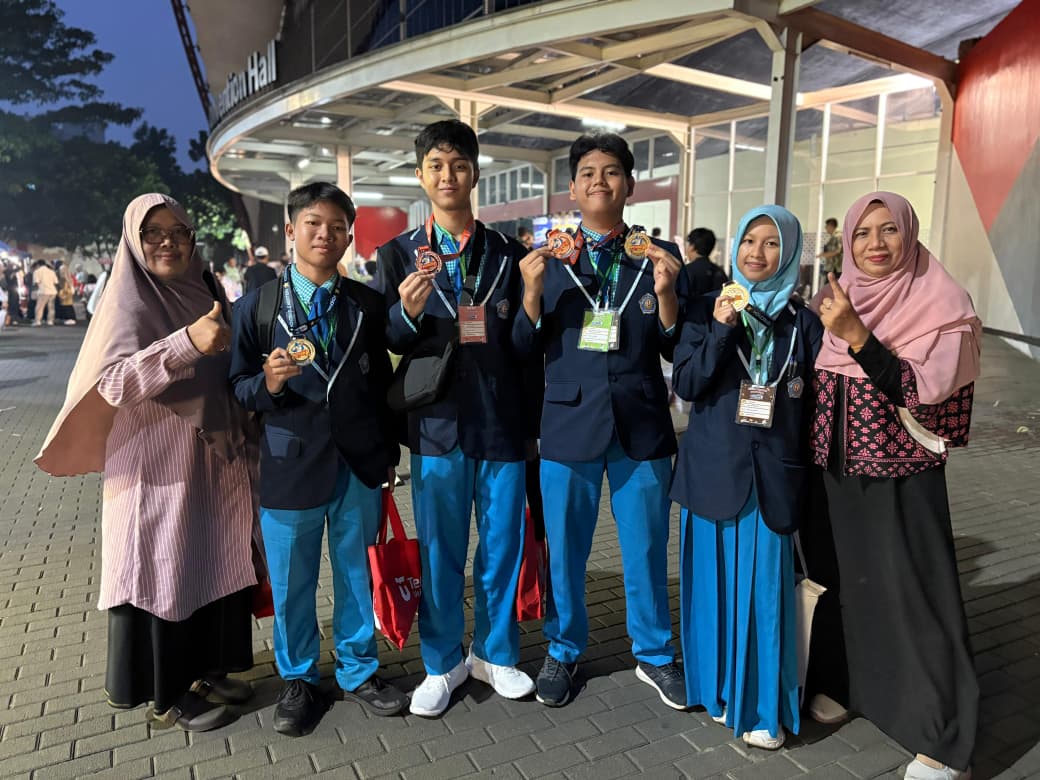 Sabet Lima Medali KOSSMI Nasional, Siswa MAN 2 Kota Kediri Ukir Prestasi di Telkom University