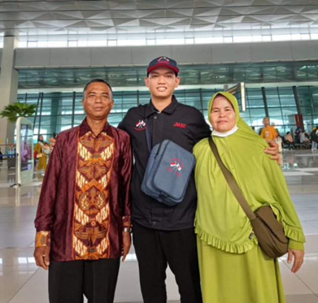 Potret Mamay dengan orang tuanya di Terminal 3 Bandara Soekarno-Hatta (Dok/Mamay)