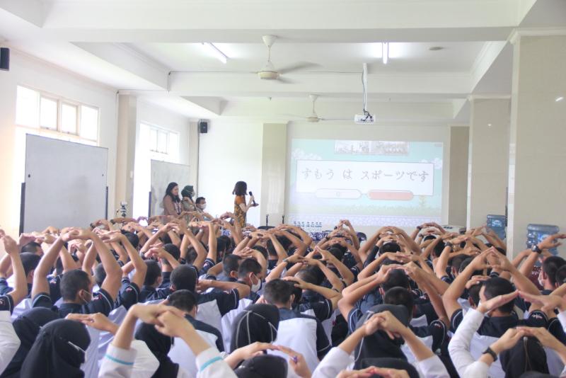 Games interaktif bersama siswa pelatihan PT JIAEC (PT JIAEC/Naufal Rifqi)