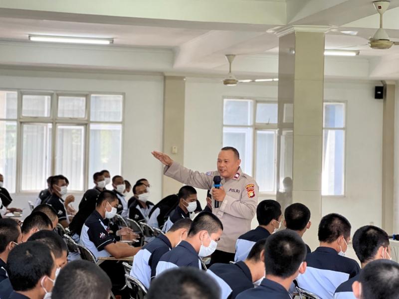 Sosialisasi pembinaan karakter dari Sat Binmas Polres Metro Depok (PT JIAEC/M Irsyad A) Sosialisasi pembinaan karakter dari Sat Binmas Polres Metro Depok (PT JIAEC/M Irsyad A)